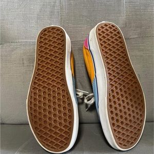 Color block low top vans. Women’s size 7.5